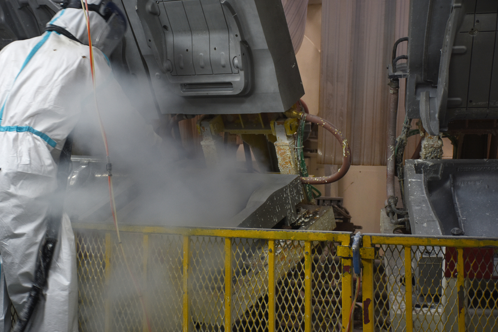 Dry Ice Blasting vs. Sandblasting: What’s the Difference? 3 Dry Ice Blasting vs. Sandblasting: What’s the Difference?